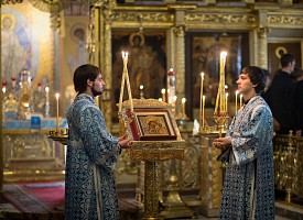 Божия Матерь всегда с верующими в Своих святых иконах. Митрополит Николай (Ярушевич)