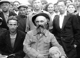 М. Пришвин: Они проделали огромные просеки, которые назывались Осударева дорога. А за ними двигалась виселица...