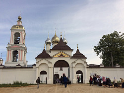 Архиерейское богослужение в монастыре Животворящего Креста Господня