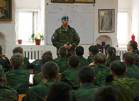 Встреча офицера-десантника с воспитанниками детского центр "Пересвет"