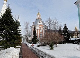 В Троице-Сергиевой Лавре началась подготовка храмов к празднику Пасхи