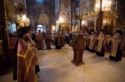 В день 100-летия явления иконы Божией Матери «Державная» в Троице-Сергиевой Лавре совершили Литургию Преждеосвященных Даров