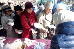 В Паломнической слободе Троице-Сергиевой Лавры состоялся пасхальный благотворительный обед