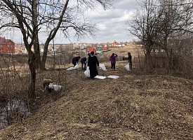 На Никольском кладбище накануне Радоницы состоялся субботник