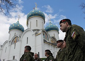 Черные береты, морские тельняшки и золотые погоны...