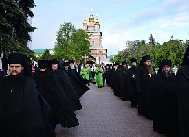 В канун праздника Святой Троицы Святейший Патриарх Кирилл совершил всенощное бдение в Троице-Сергиевой Лавре