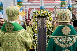 Святейший Патриарх Кирилл возглавил молебен на площади Лавры